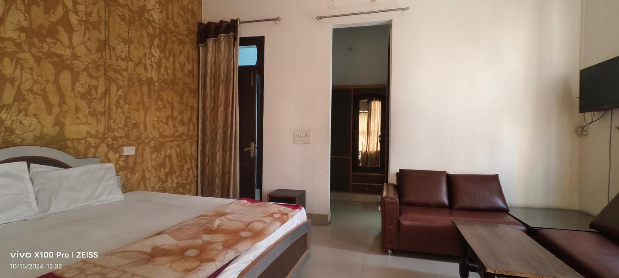 Surya Hotel Sirsa Экстерьер фото
